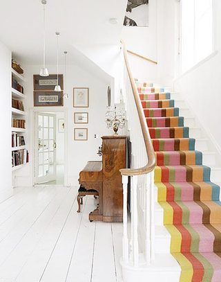 创意北欧风 彩虹色复式楼梯设计