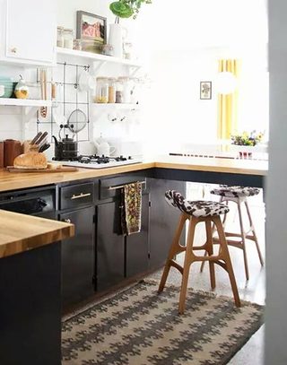 木质厨房小吧台设计效果图