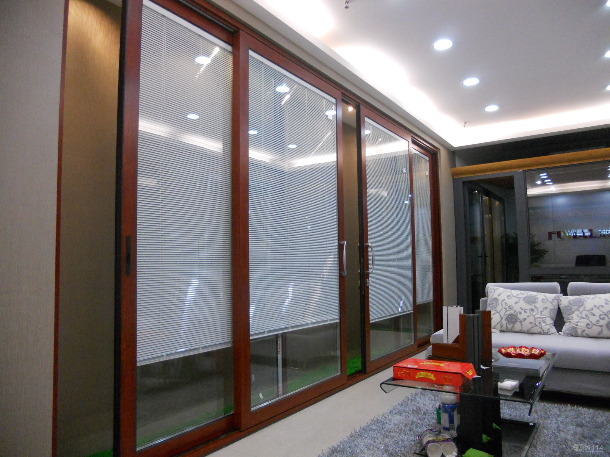 上海铝合金门窗|上海节能门窗|上海玻璃幕墙|-上海阳光房-上海罗漫新型门窗