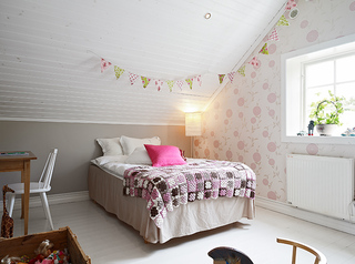 北欧风格阁楼粉白色儿童房装修效果图