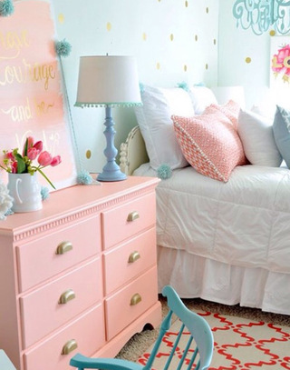 粉色清新儿童房床头柜效果图