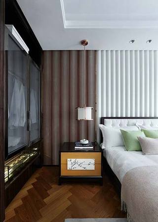 奢华新中式卧室 竖条纹背景墙设计