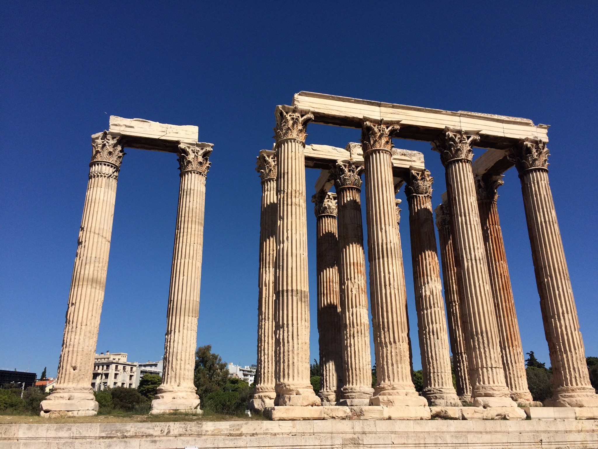 其他常见的罗马柱还有科林斯柱式,科林斯柱式最早可能出现于雅典奥林