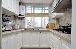 简美式厨房 白色U型橱柜设计