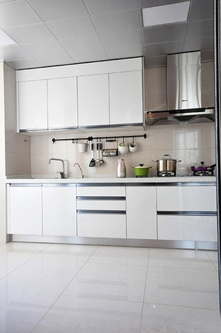 130平三居室新中式装修厨房设计