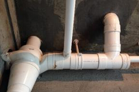 下水道管与水泥地面接缝处漏水怎么处理?漏水如何处理？