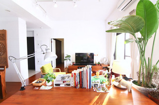 90平日式三居室客厅书桌设计