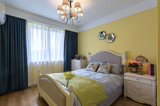 蓝黄对比色打造美式家居卧室 