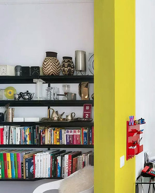 70平小公寓黄色背景墙装修