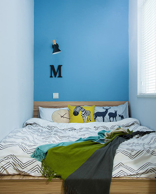 简约北欧风 天蓝色卧室背景墙装修图