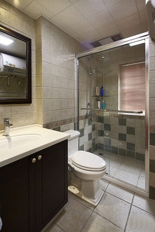 美式风格三居室卫生间淋浴房装修图