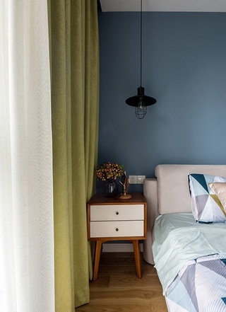 北欧风格三居室装修卧室窗帘设计图