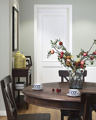 129平美式风格公寓木质餐桌图