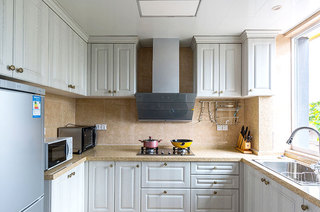 美式风格厨房白色橱柜设计