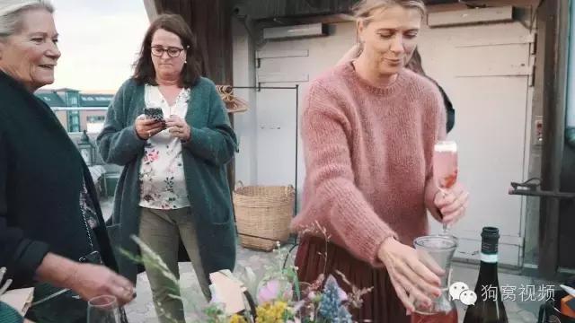 美食作家和大厨丈夫开了家屋顶大排档，凭五道菜打败世界第一餐厅