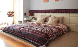 卧室木质地台床装修装潢图