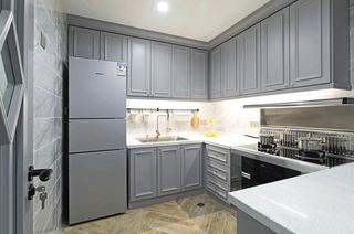 110平美式三居装修厨房实景图