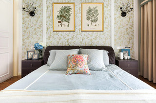 135平美式风格三居卧室壁纸图片