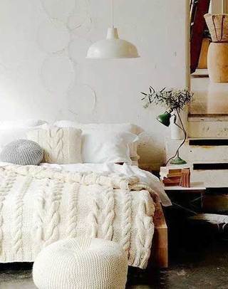 白色卧室床尾凳图片