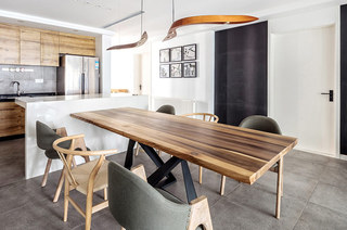 216平新中式风格三居木质餐桌设计
