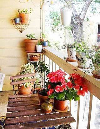 木质花园阳台装饰图片
