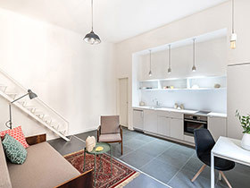 110平旧房改造单身公寓装修 用色彩激活空间