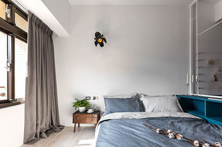 小户型loft装修卧室床品图片