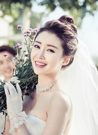 韩式新娘婚纱发型_韩式新娘发型(2)