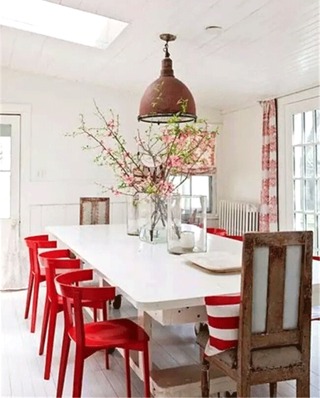 别墅餐厅设计红色餐椅装饰图