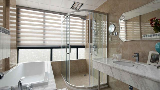 卫生间究竟应该装淋浴房还是玻璃隔断？