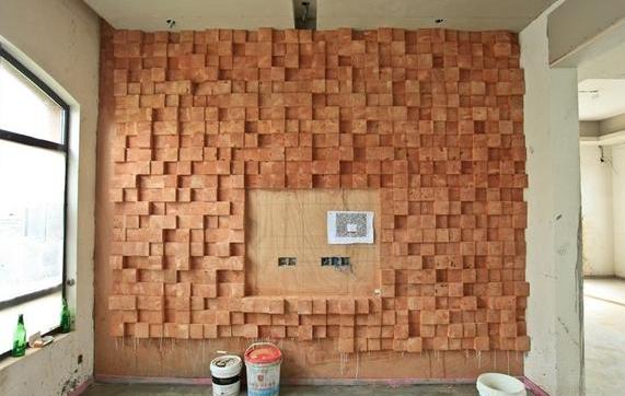 福州同事装修的新房，电视背景墙全用木块堆，真厉害，连老师傅都没见过！