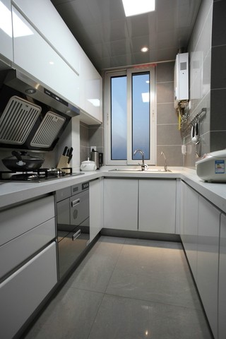 三居室现代简约厨房装修效果图