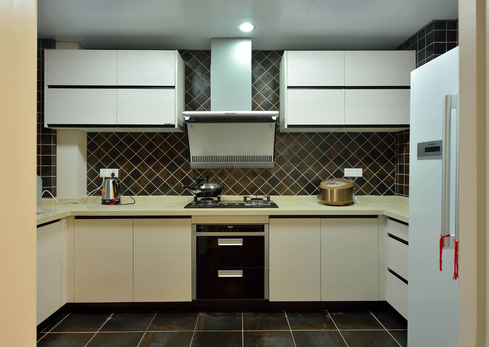三居室现代混搭厨房装修效果图