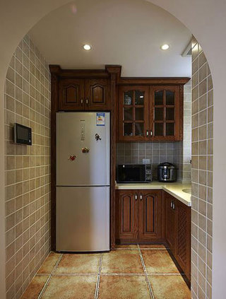 小方块素色厨房墙砖装修图