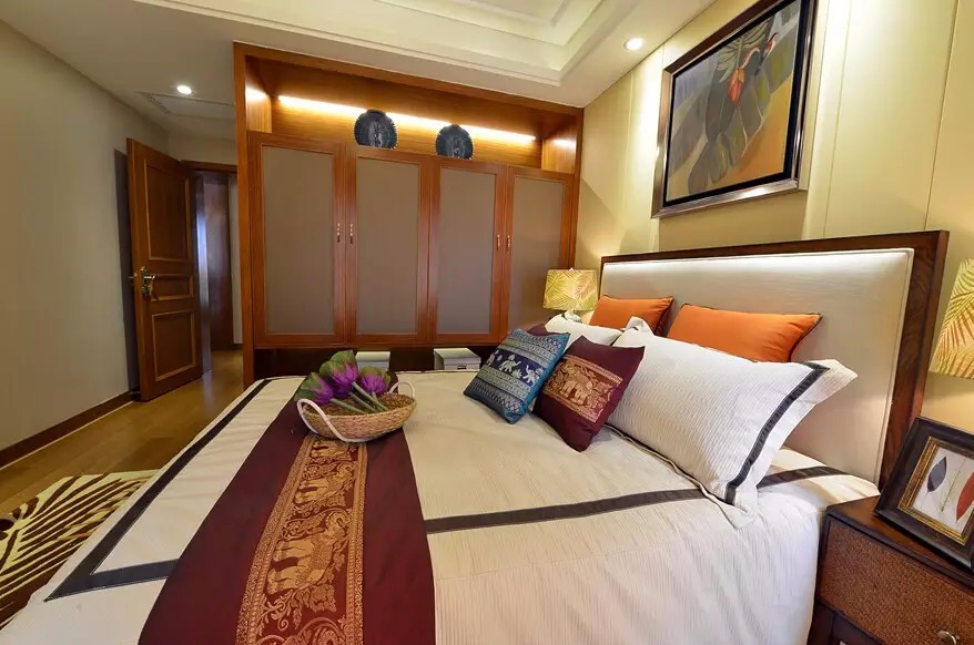 15-20万装修,三居室装修,90平米装修,卧室,东南亚风格,暖色调,床上用品