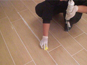 地板上的胶如何清理 有什么方法能快速去除地板胶
