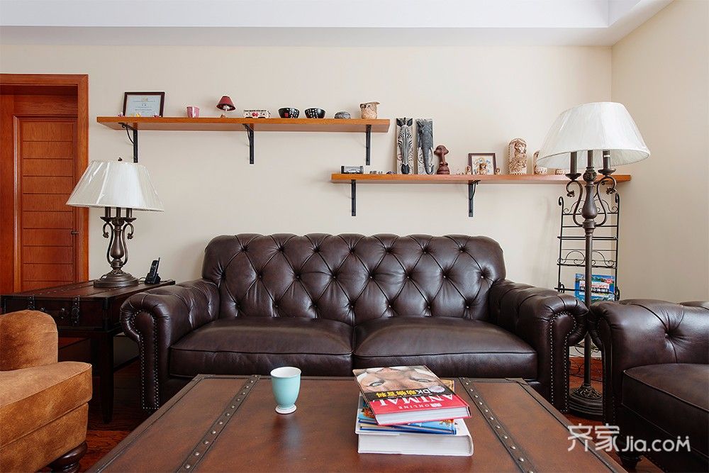 150平美式风格三居装修沙发设计图