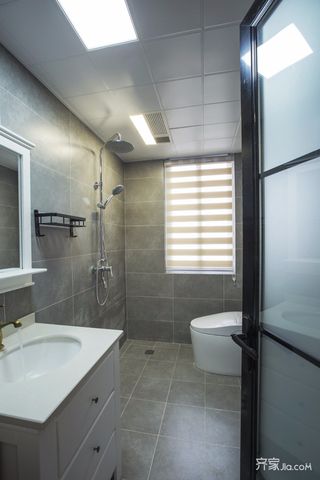 三居室现代混搭风格装修卫生间设计图