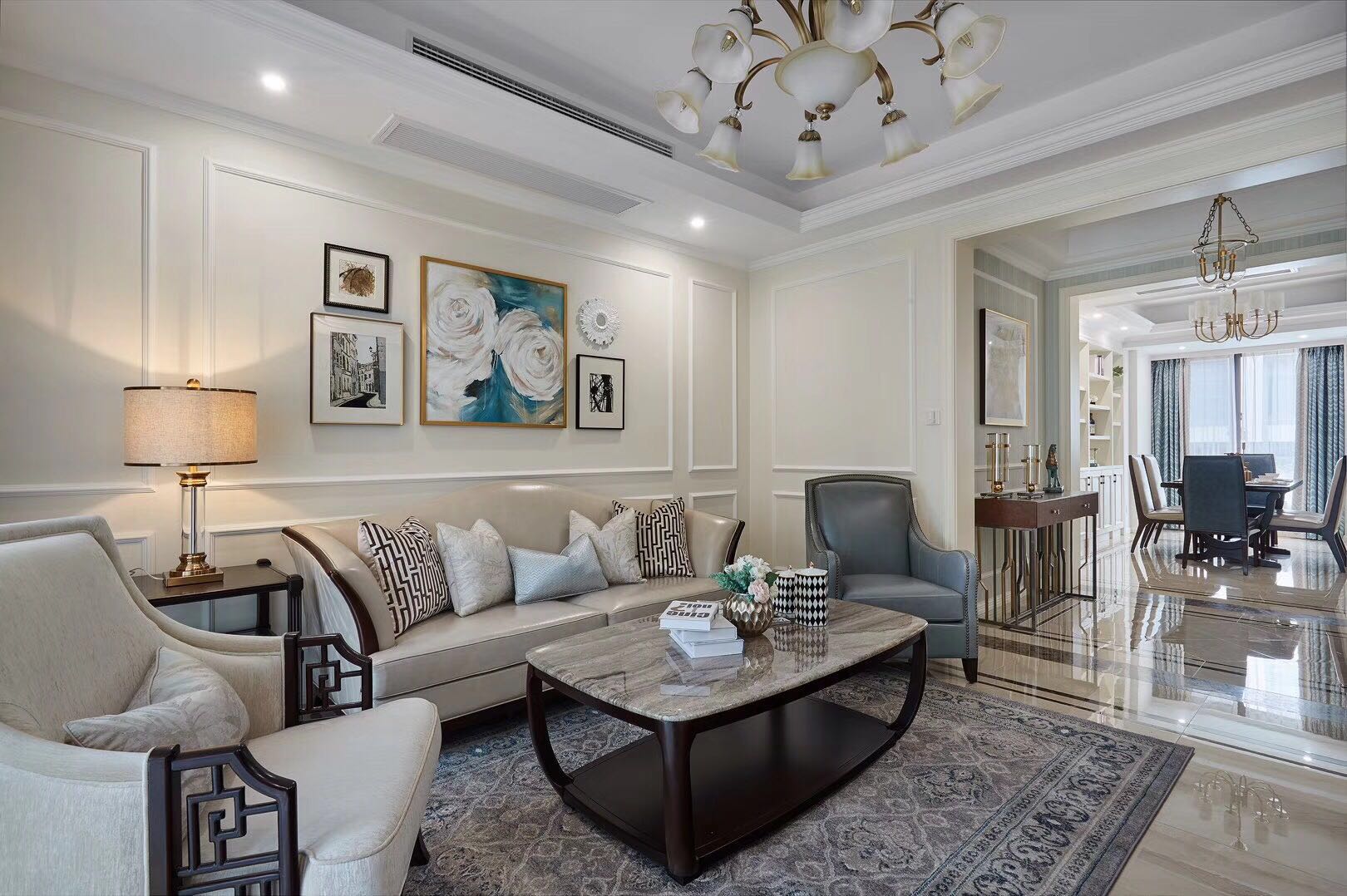 简美风格整体给人一种简约大气的气息,没有过多复杂的空间布局,每处都