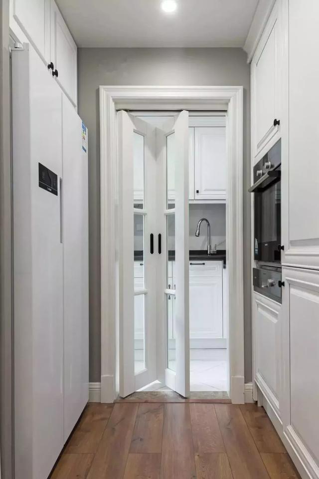 小户型厨房卫生间用推拉门好还是折叠门好，这几款不仅颜值高还实用
