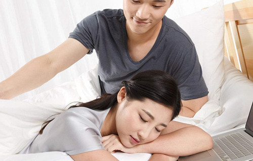 已婚男人喜欢你的征兆有哪些 一个男人爱你的表现