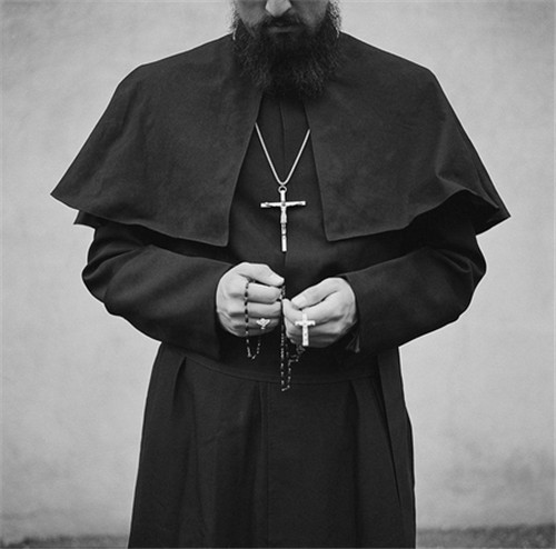 天主教神父服装图片