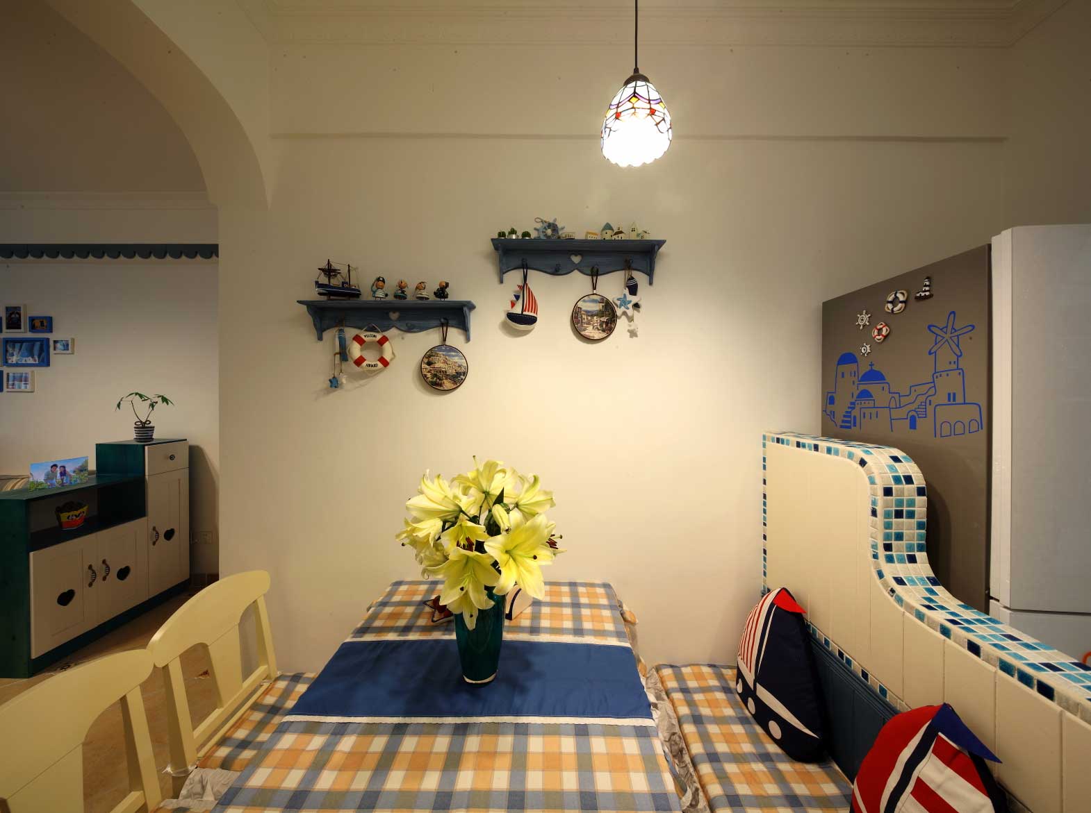地中海风格二居室装修餐厅卡座设计图