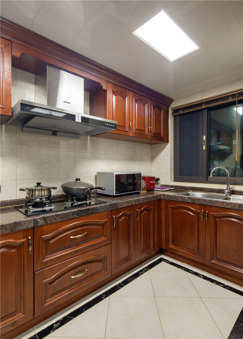 新古典美式风格别墅厨房装修效果图