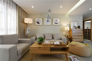 日式原木风三居装修沙发背景墙布置图