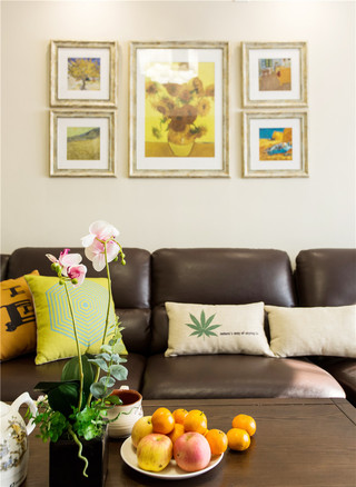 美式休闲两居室装修沙发背景墙设计图