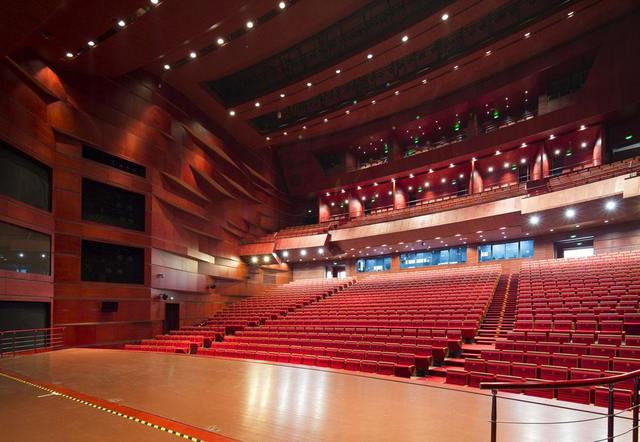 红色大剧场装修效果图4/5