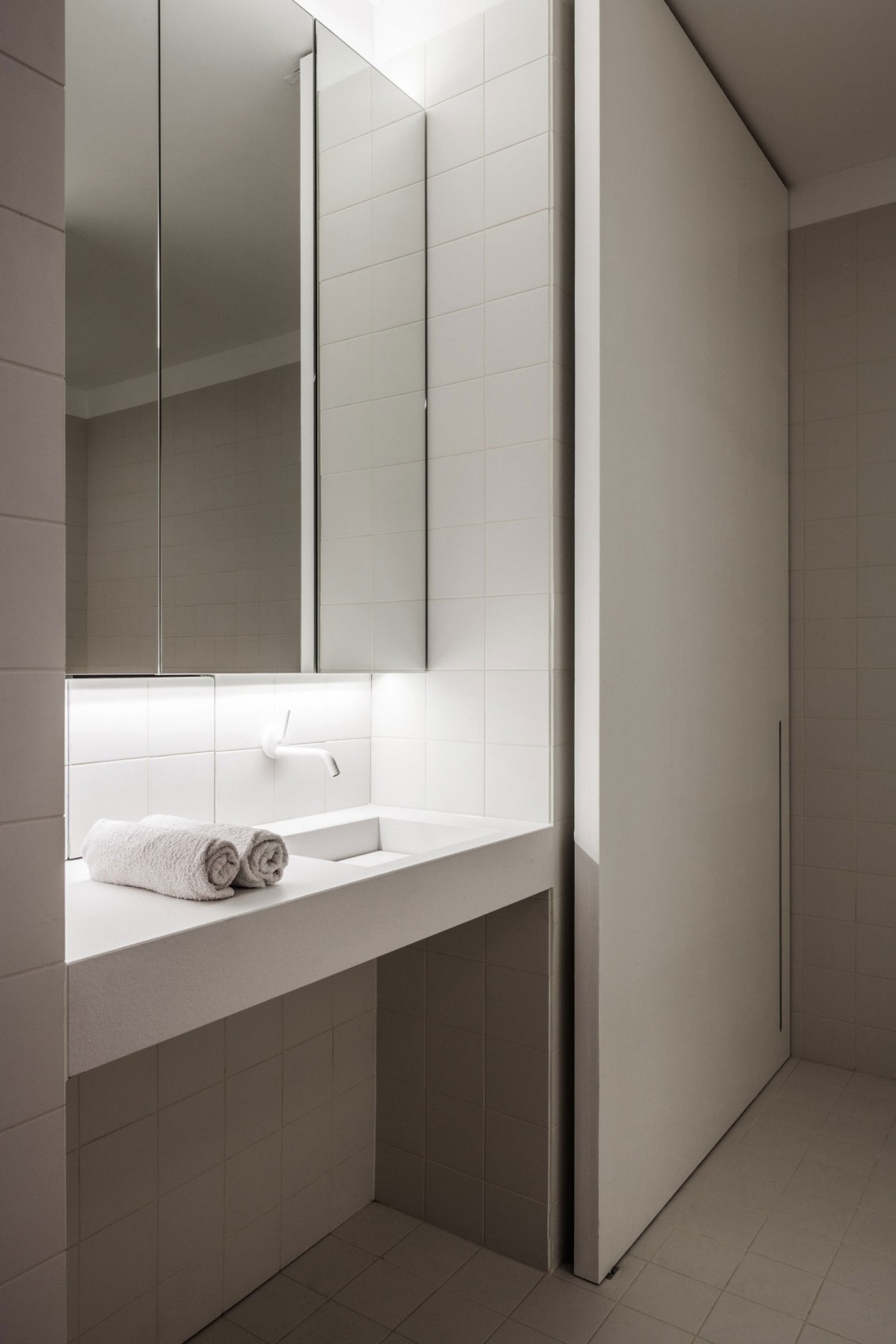 简约北欧风公寓装修卫生间洗手台设计图