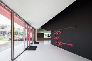 红色艺术中心入口走廊设计效果图