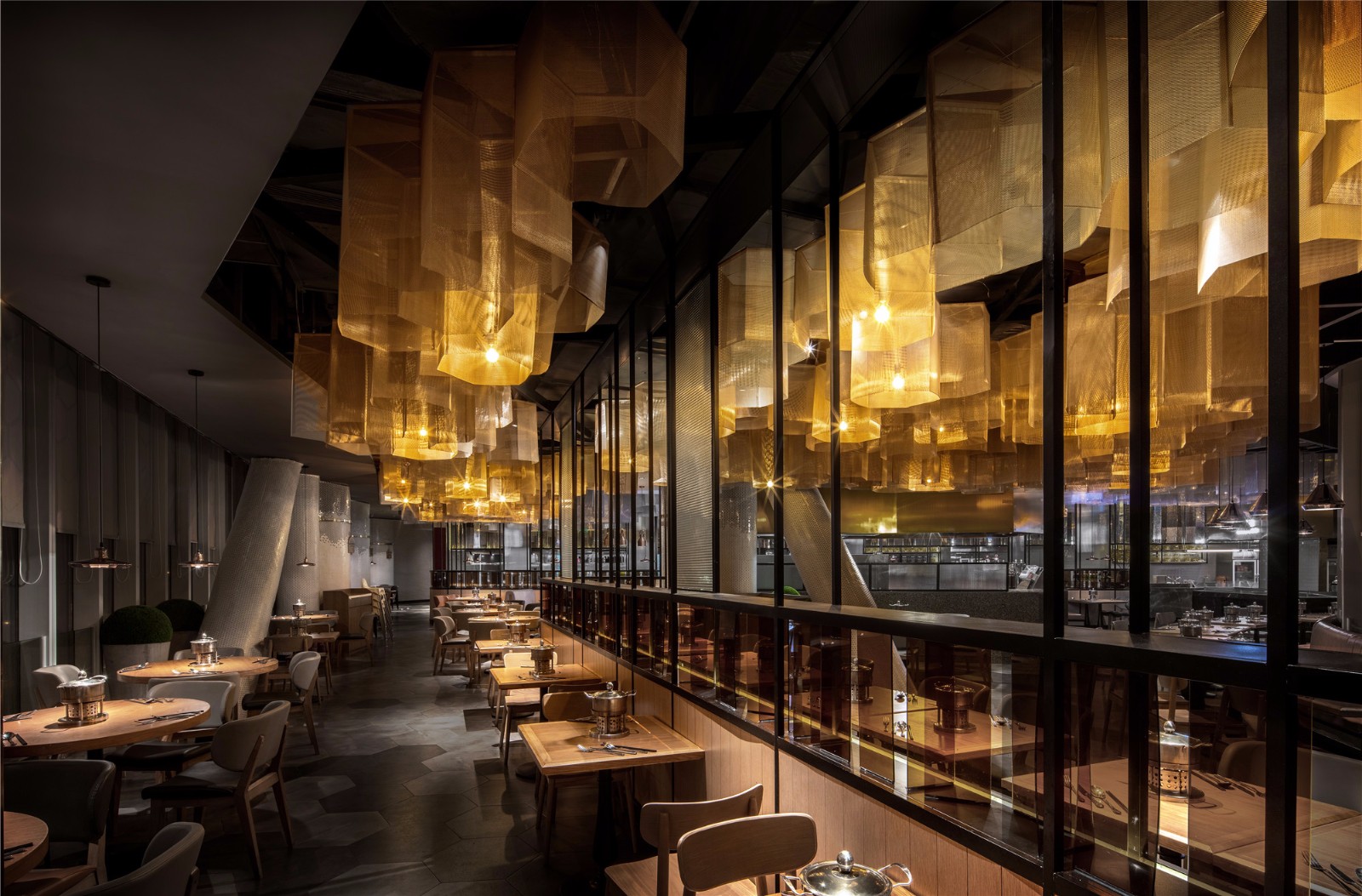 自助餐厅,100万以上,200平米以上,